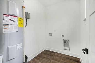 3-bedroom, 2-bath contemporary cottage offers a unique - photo 25