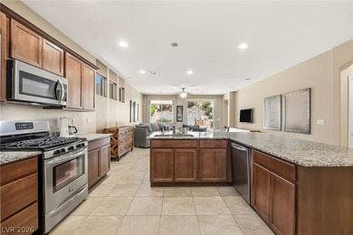 Exquisite Turnkey Retreat - Fully Furnished! This stunning - photo 6