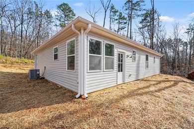 3-bedroom, 2-bath contemporary cottage offers a unique - photo 27