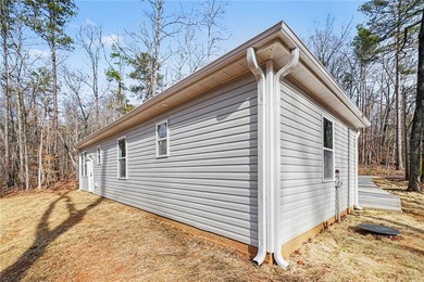 3-bedroom, 2-bath contemporary cottage offers a unique - photo 28