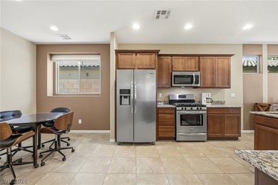 Exquisite Turnkey Retreat - Fully Furnished! This stunning - photo 9