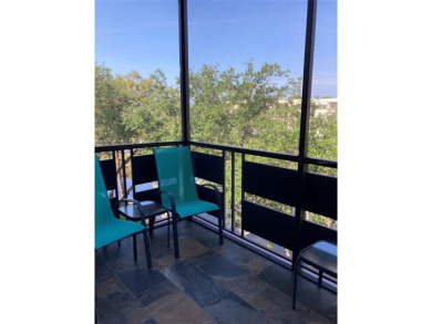 Lake Condo For Sale in St. Petersburg, Florida