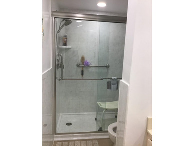 Beautiful 2 bedroom 2 bath unit in Longwood. Large screened wrap - photo 32