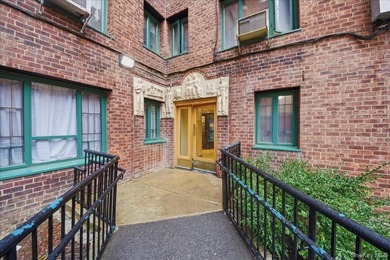 Welcome to this fully gut-renovated 1-bedroom condo in the heart - photo 1