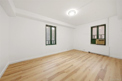 Welcome to this fully gut-renovated 1-bedroom condo in the heart - photo 9