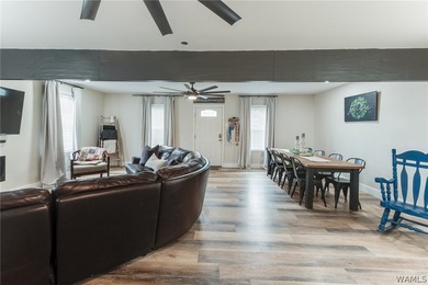 Beautifully updated 5 bedroom, 3.5 bath home with approx 3 - photo 7