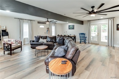 Beautifully updated 5 bedroom, 3.5 bath home with approx 3 - photo 9