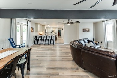 Beautifully updated 5 bedroom, 3.5 bath home with approx 3 - photo 10