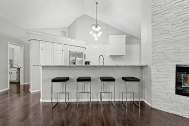 Beautiful modern customized home on the lake side of The - photo 7