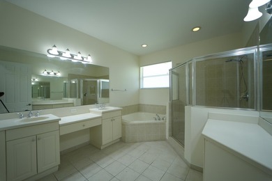 Lovely and spacious Townhome. First floor is all tile formal - photo 13