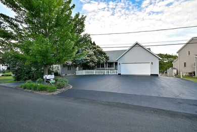 Wake up to peaceful waterfront views and enjoy the Chain O' - photo 15