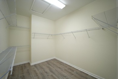 Lovely and spacious Townhome. First floor is all tile formal - photo 15