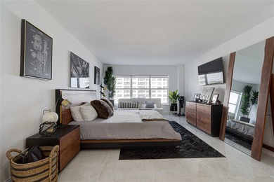 Stunning, Fully Remodeled Oceanfront Condo on the Galt Mile! - photo 20