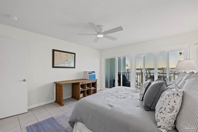 WATERFRONT PERFECTION - ONE OF A KIND! This exceptional 3 bed, 3 - photo 21