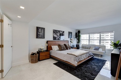 Stunning, Fully Remodeled Oceanfront Condo on the Galt Mile! - photo 21