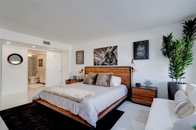 Stunning, Fully Remodeled Oceanfront Condo on the Galt Mile! - photo 22