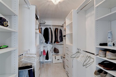Stunning, Fully Remodeled Oceanfront Condo on the Galt Mile! - photo 24