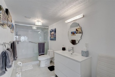 Stunning, Fully Remodeled Oceanfront Condo on the Galt Mile! - photo 26