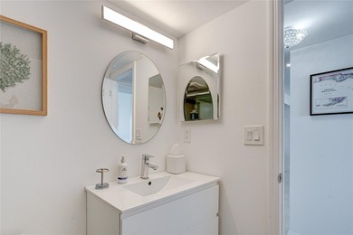 Stunning, Fully Remodeled Oceanfront Condo on the Galt Mile! - photo 30
