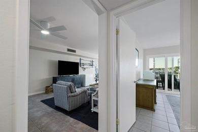 WATERFRONT PERFECTION - ONE OF A KIND! This exceptional 3 bed, 3 - photo 31
