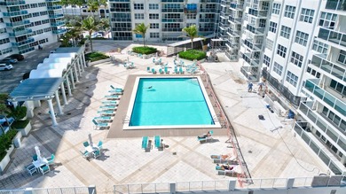 Stunning, Fully Remodeled Oceanfront Condo on the Galt Mile! - photo 32