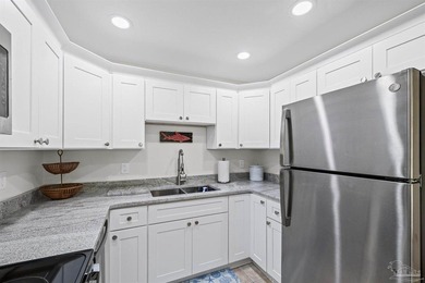 WATERFRONT PERFECTION - ONE OF A KIND! This exceptional 3 bed, 3 - photo 36