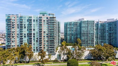 Beautifully remodeled 2-bedroom, 2.5-bath condominium at the - photo 36