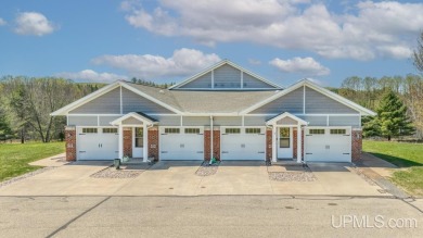 Lake Townhome/Townhouse Sale Pending in Kingsford, Michigan