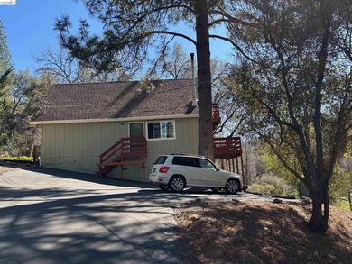 Tranquility awaits in this classic 2-bedroom 1 bath chalet - photo 42