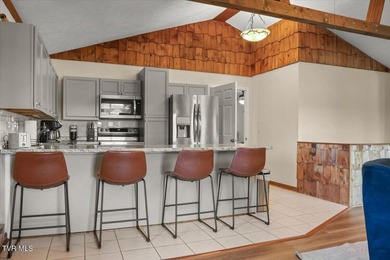 Welcome to lakefront living at its finest! This beautifully - photo 12