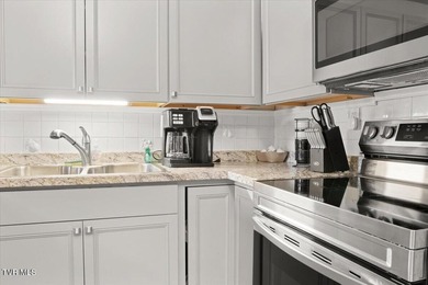 Welcome to lakefront living at its finest! This beautifully - photo 15