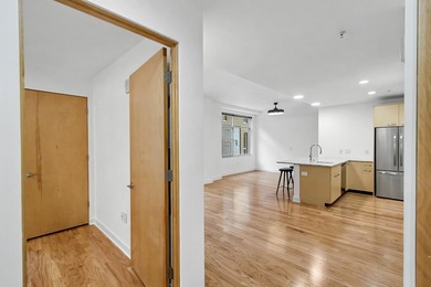 Welcome home to this beautifully updated 1-bedroom, 1-bath - photo 17
