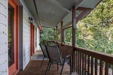 Welcome to lakefront living at its finest! This beautifully - photo 23