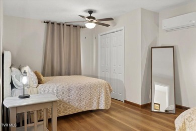 Welcome to lakefront living at its finest! This beautifully - photo 25