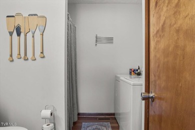 Welcome to lakefront living at its finest! This beautifully - photo 31