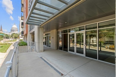 Welcome home to this beautifully updated 1-bedroom, 1-bath - photo 32