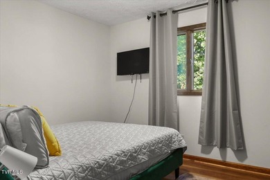 Welcome to lakefront living at its finest! This beautifully - photo 32
