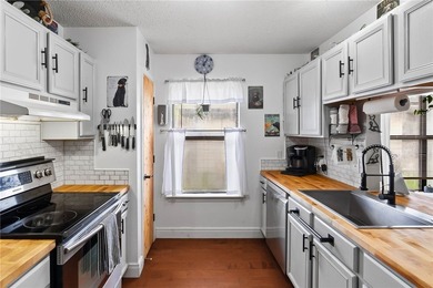 BACK ON MARKET, no fault of seller! Spacious 4-bedroom, 2-bath - photo 4