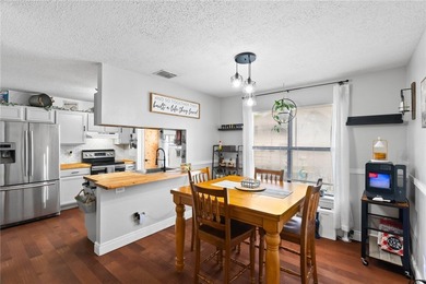 BACK ON MARKET, no fault of seller! Spacious 4-bedroom, 2-bath - photo 5