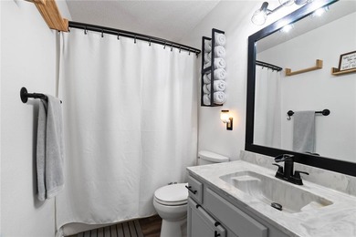 BACK ON MARKET, no fault of seller! Spacious 4-bedroom, 2-bath - photo 7