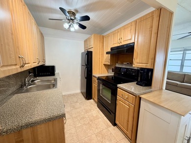 Discover easy Florida living in this beautifully maintained - photo 11