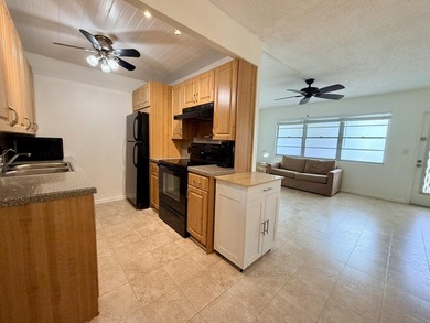 Discover easy Florida living in this beautifully maintained - photo 13