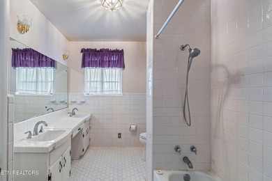 Charming home full of timeless character, built in an era when - photo 30