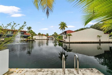 (private lake, pond, creek) Townhome/Townhouse For Sale in Miami Lakes Florida