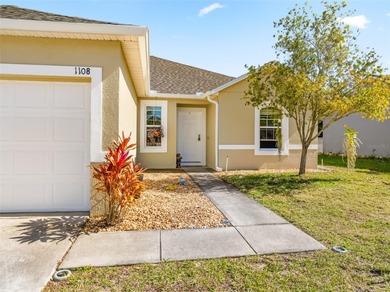 Welcome home to Brenton Manor! This move-in ready 3-bedroom - photo 3