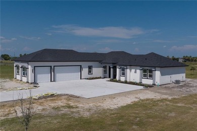 New custom home on a quiet cul-de-sac across from Copano Bay! - photo 2
