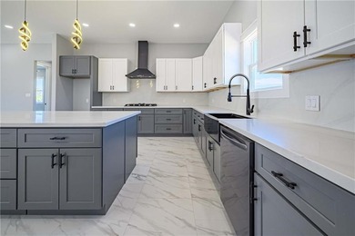 New custom home on a quiet cul-de-sac across from Copano Bay! - photo 10