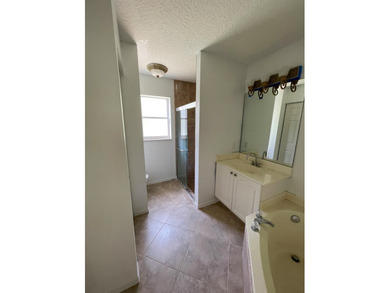 Recently refreshed 3-bedroom, 2-bathroom home located in Rivera - photo 15
