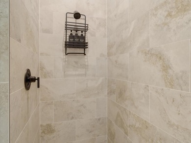 ***GENTLY USED NEW HOME***FULLY TURNKEY*** UNDER BUILD COST*** - photo 18