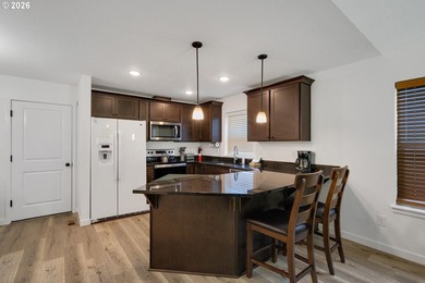 Here is the coastal property for you! This beautiful great room - photo 4